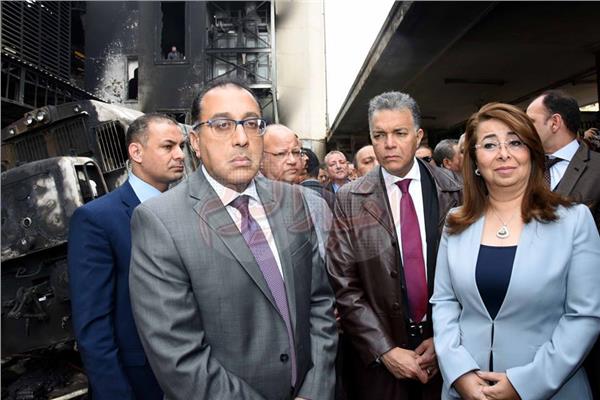 الصدمة تظهر على وجوه الوزراء من موقع حريق محطة مصر 