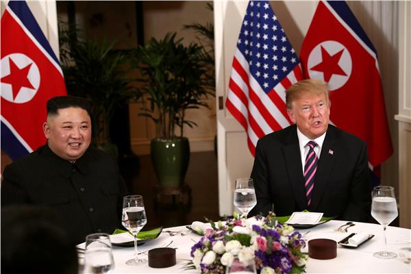 الرئيس الأمريكي دونالد ترامب و الزعيم الكوري الشمالي كيم جونج في فيتنام - رويترز