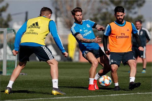 إيسكو يشارك في التدريبات الأخيرة مع لاعبي ريال مدريد