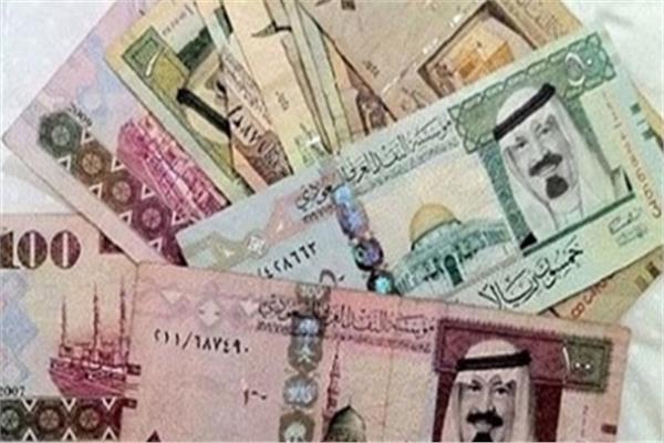أسعار العملات العربية تتراجع أمام الجنيه المصري والريال السعودي يسجل 4.65 جنيه