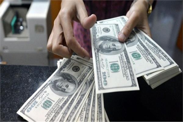 سعر الدولار يتراجع 3 قروش أمام الجنيه المصري في البنوك