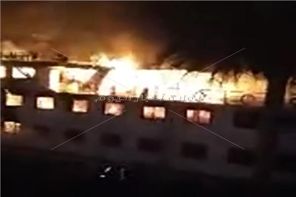   حريق ضخم بمركز نيلي الكورنيش المعادي