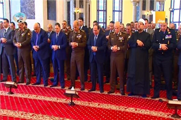 الرئيس السيسي يؤدى صلاة الجمعة من مسجد المشير طنطاوي 