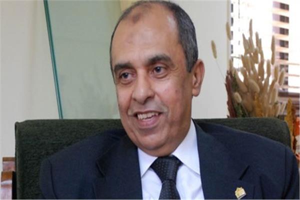  الدكتور عزالدين أبوستيت وزير الزراعة واستصلاح الأراضي