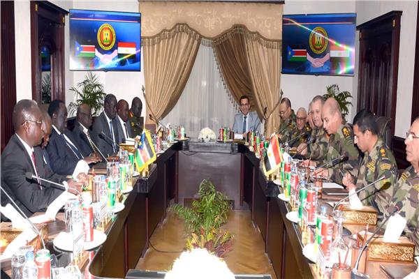 وزير الدفاع يلتقي رئيس اللجنة الوطنية للمرحلة ما قبل الانتقالية بجنوب السودان