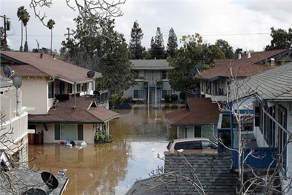 الفيضانات تغرق عدة ولايات أمريكية 