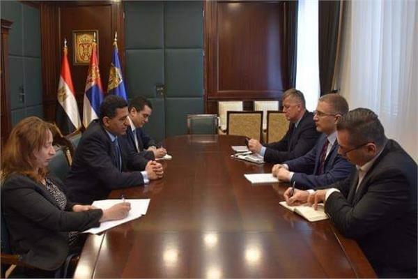 سفير مصر ببلجراد يلتقي نائب رئيسة الوزراء ووزير الداخلية الصربي 