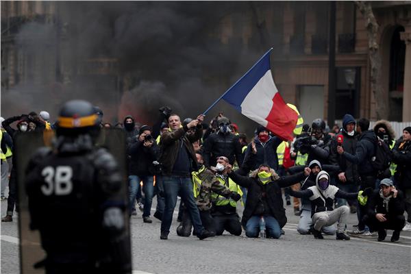 الجيش الفرنسي ينضم إلى الشرطة لمواجهة احتجاجات السترات الصفراء