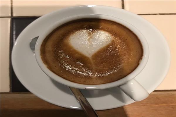 كوب من القهوة يوميا يحمي من مرض الشلل الرعاش وألزهايمر والخرف