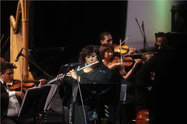 إيناس عبد الدايم وزيرة الثقافة تعزف بـ«الفلوت»