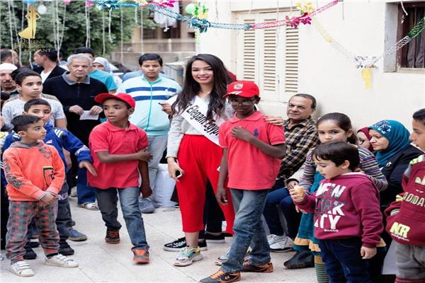 صور/ ملكة جمال الأناقة تحتفل بيوم اليتيم وسط الأطفال من ذوي الاحتياجات الخاصة