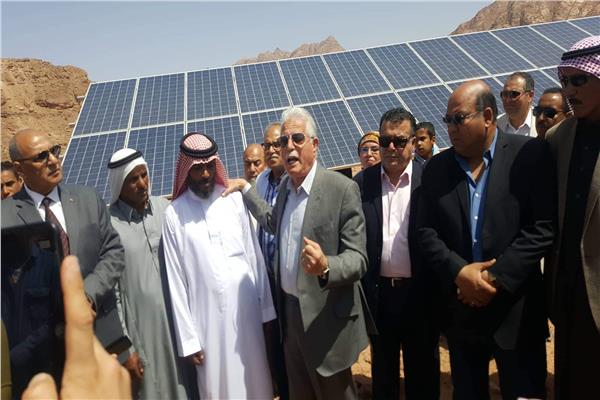 فوده يفتتح محطة الطاقة الشمسية بوادي غراقد 