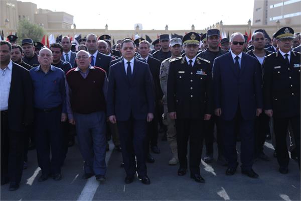 وزير الداخلية يتقدم الجنازة العسكرية للشهيد ماجد عبد الرازق