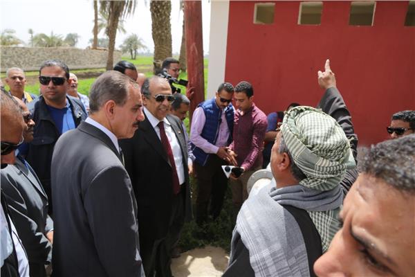 وزير الزراعة خلال زيارته لمحافظة أسيوط