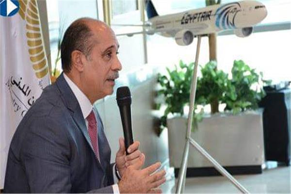 وزير الطيران يقوم بجولة تفقدية مفاجئة لمطار القاهرة   
