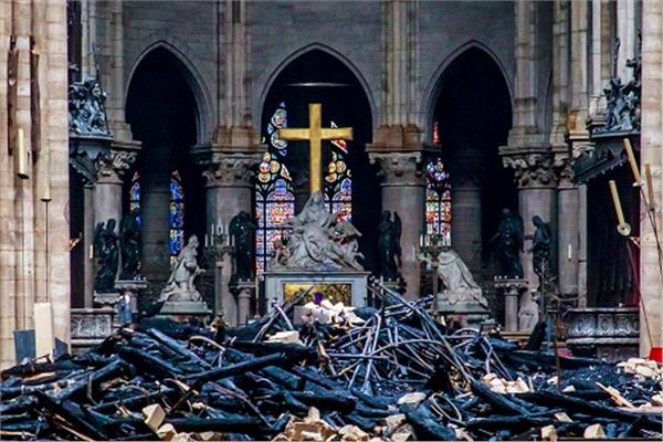 صورة من رويترز لحريق كنيسة روتردام