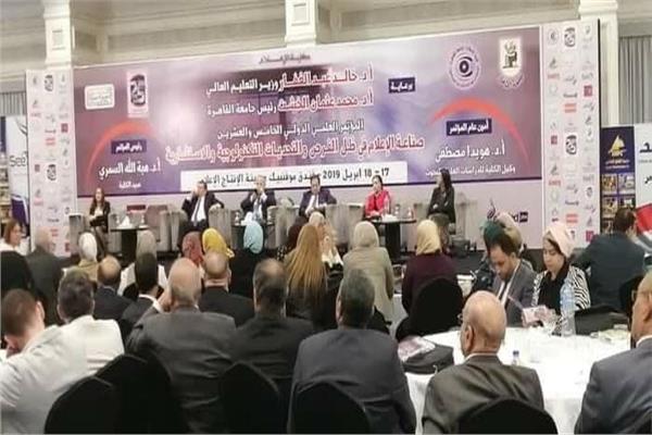 صور| رئيس جامعة القاهرة يفتتح فعاليات المؤتمر العلمي الدولي الـ25 لكلية الإعلام