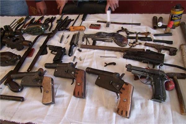 ضبط 186 متهما وبحوزتهم 167 قطعة سلاح ناري في حملات أمنية