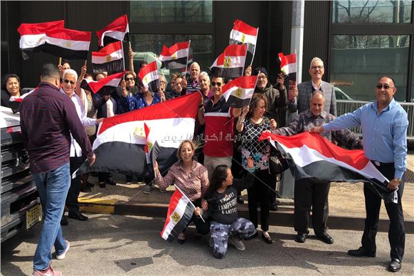 وقفة للمصريين أمام القنصلية المصرية بنيويورك