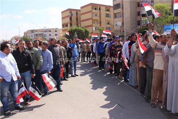 بالصور| طابور من الناخبين أمام لجان التجمع بالقاهرة الجديدة 