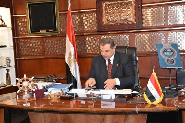 وزير القوي العاملة يدلي بصوته في الاستفتاء بمدينة نصر