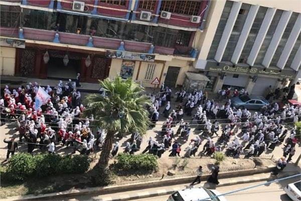 مسيرة لطالبات كفر الشيخ للحث على المشاركة فى التعديلات الدستورية