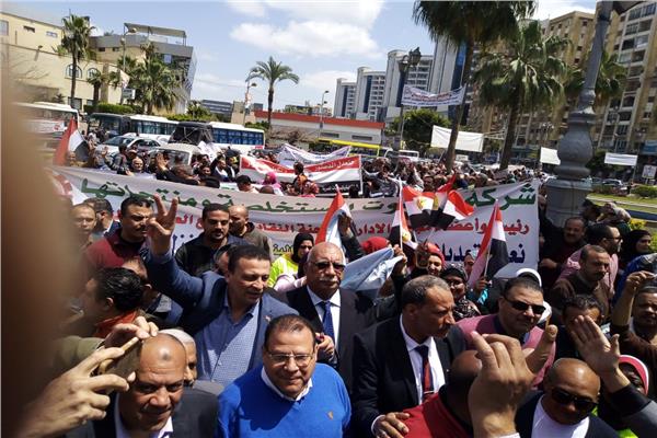 البدوي يقود مسيرة عمالية  تجوب شوارع الاسكندرية  