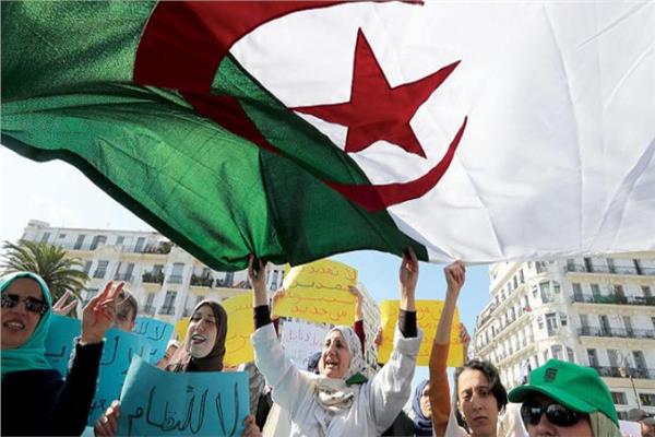 رئيس الوزراء الجزائري السابق ووزير المالية الحالي يتسلمان استدعاء للمثول أمام القضاء