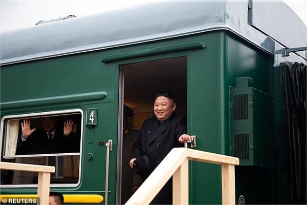 صورة لزعيم كوريا الشمالية لحظة وصوله لروسيا