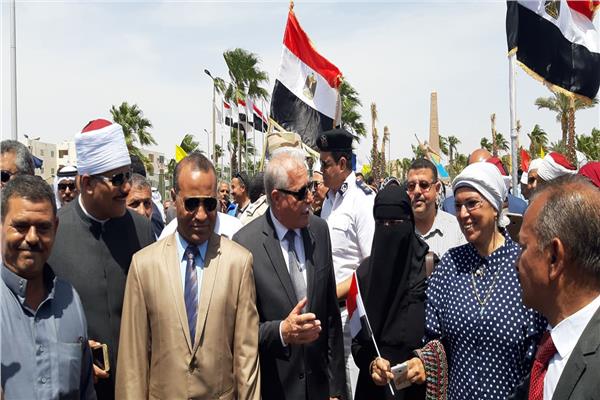 محافظ جنوب سيناء وسط المواطنين في احتفالات تحرير سيناء