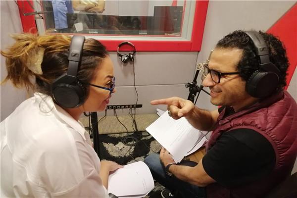 أحمد حلمي خلال تسجيل المسلسل مع داليا البحيري