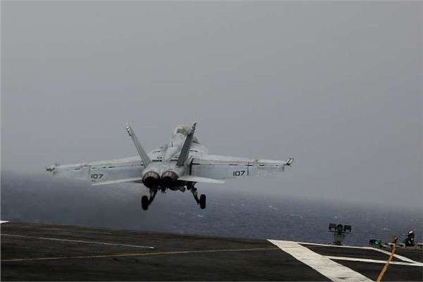 أمريكا ترسل حاملة طائرات وقاذفات لمواجة إيران