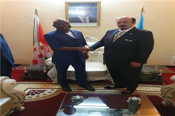 رئيس جمهورية بوروندى يعين اللورد يشار عباس حلمي سفيرا للدولة على أوسع نطاق.