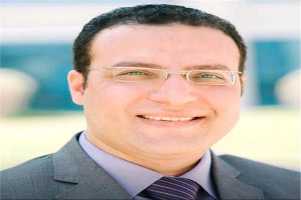 الدكتور ابراهيم الشربيني مدير مركز ابحاث علوم المواد بمدينة زويل 