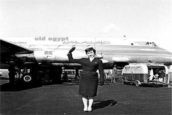 في عيدها الـ87| صور نادرة.. كيف تبدلت أزياء مضيفات مصر للطيران طيلة 7 عقود؟ 