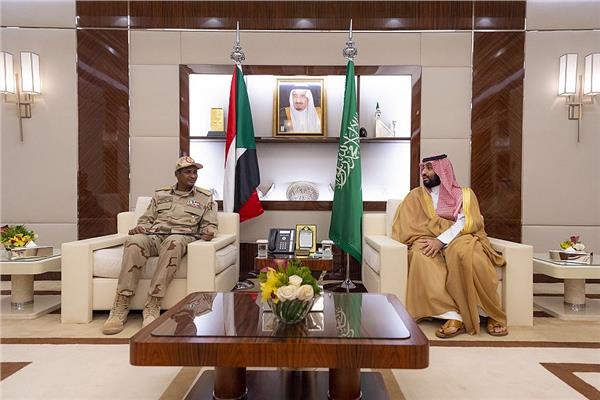 ولي العهد السعودي يستقبل رئيس المجلس الانتقالي السوداني