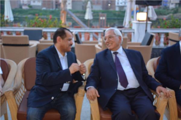 المحافظ د كمال شاروبيم والمحاسب طارق عبد الهادى رئيس النادى خلال الاحتفال 