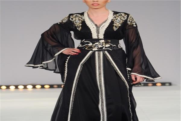 «القفطان المغربي» يكتسح الأزياء الرمضانية