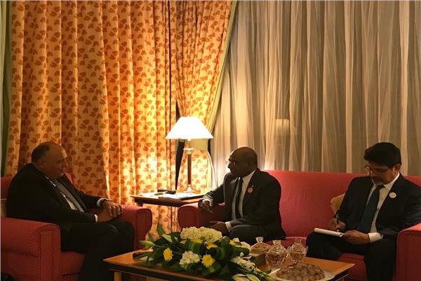 وزير الخارجية يعقد لقاءً مع وزير خارجية المالديف لبحث العلاقات الثنائية