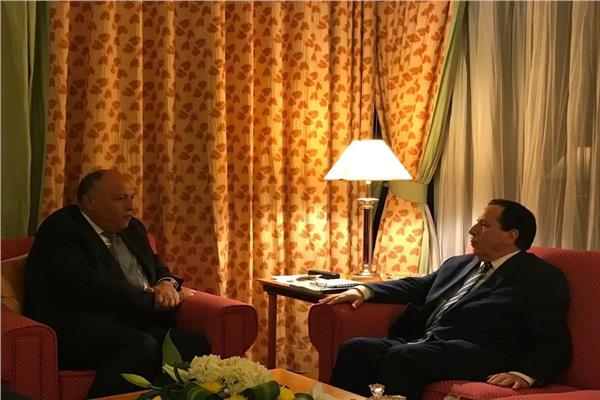 وزير الخارجية يلتقي نظيره التونسي على هامش الاجتماع الوزاري التحضيري لمؤتمر القمة الإسلامي