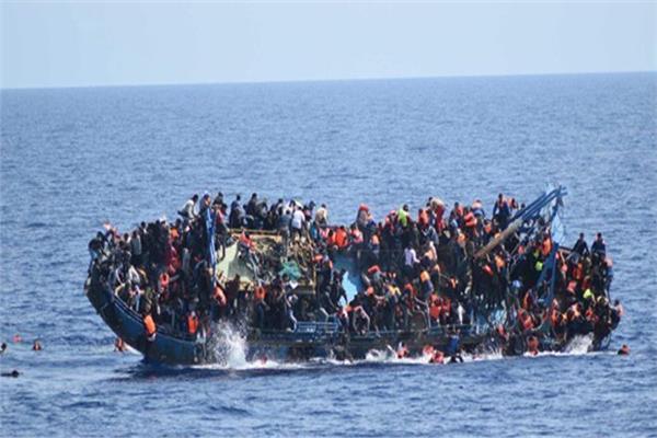 غرق مهاجرين اثنين وفقد 25 في انقلاب قارب قبالة ساحل ليبيا