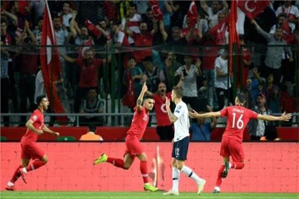فرحة لاعبي تركيا بالفوز