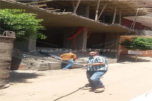إيقاف اعمال بناء مخالف لعقارات بمدينة الحوامدية