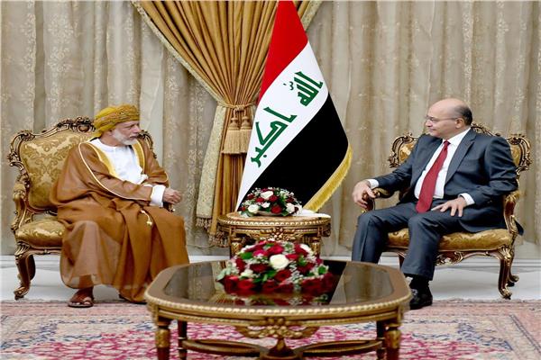 الرئيس العراقي برهم صالح خلال استقباله وزير الخارجية العماني يوسف بن علوي