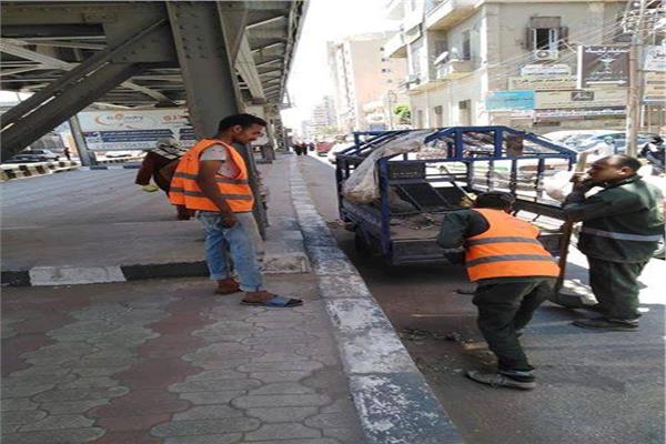 حملات نظافة بشوارع المنيا ورفع 20 طن مخلفات يوميًا