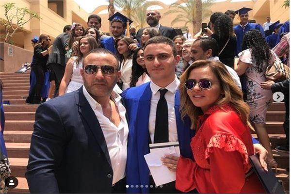 أحمد السقا وزوجته في حفل تخرج إبنهما ياسين