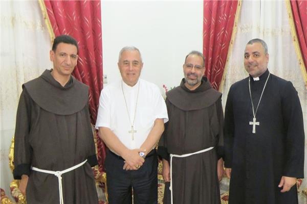 الأنبا عمانوئيل عياد يستقبل السفير الفاتيكان والخادم الإقليمي