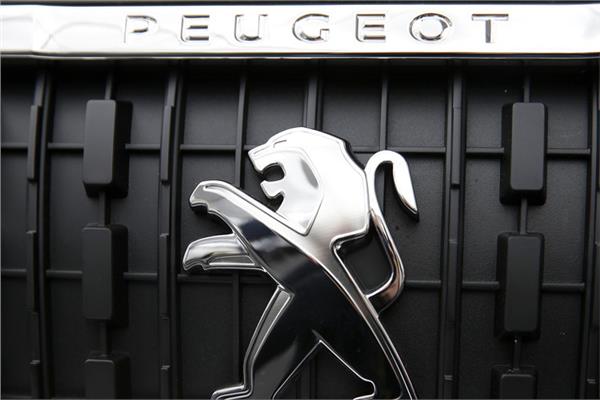 بيجو الفرنسية تفتتح مصنعا جديدا للسيارات في المغرب