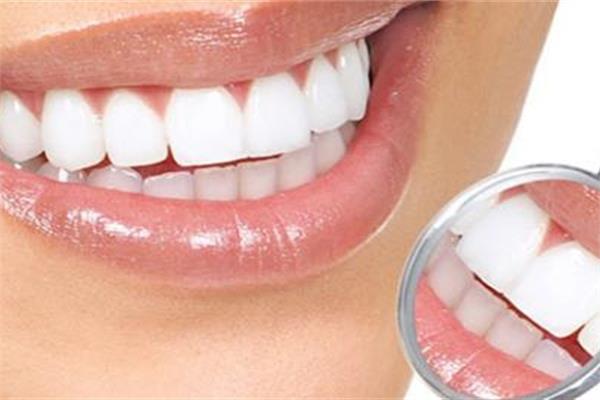 أهمية الليزر في عالم زراعة الأسنان 