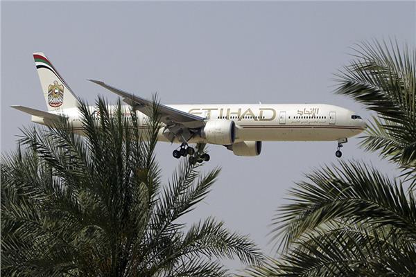 الاتحاد الإماراتية تعلق عملياتها في المجال الجوي الإيراني